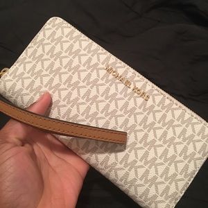 Michael Kors wristlet